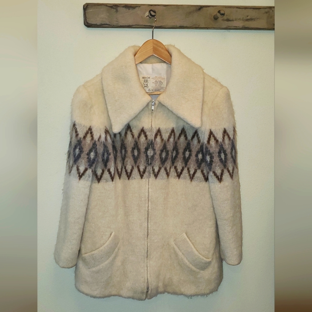 Vintage Hilda Ltd. 100% Wool Coat, Cream w/ Brown design, Size Medium.